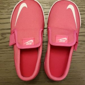 Little girl nike slip ons